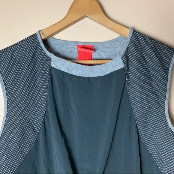 [Nike] Black & Gray Drawstring Waist Mesh Detail  Sleeveless Athletic Tank Top - Picture 2 of 8